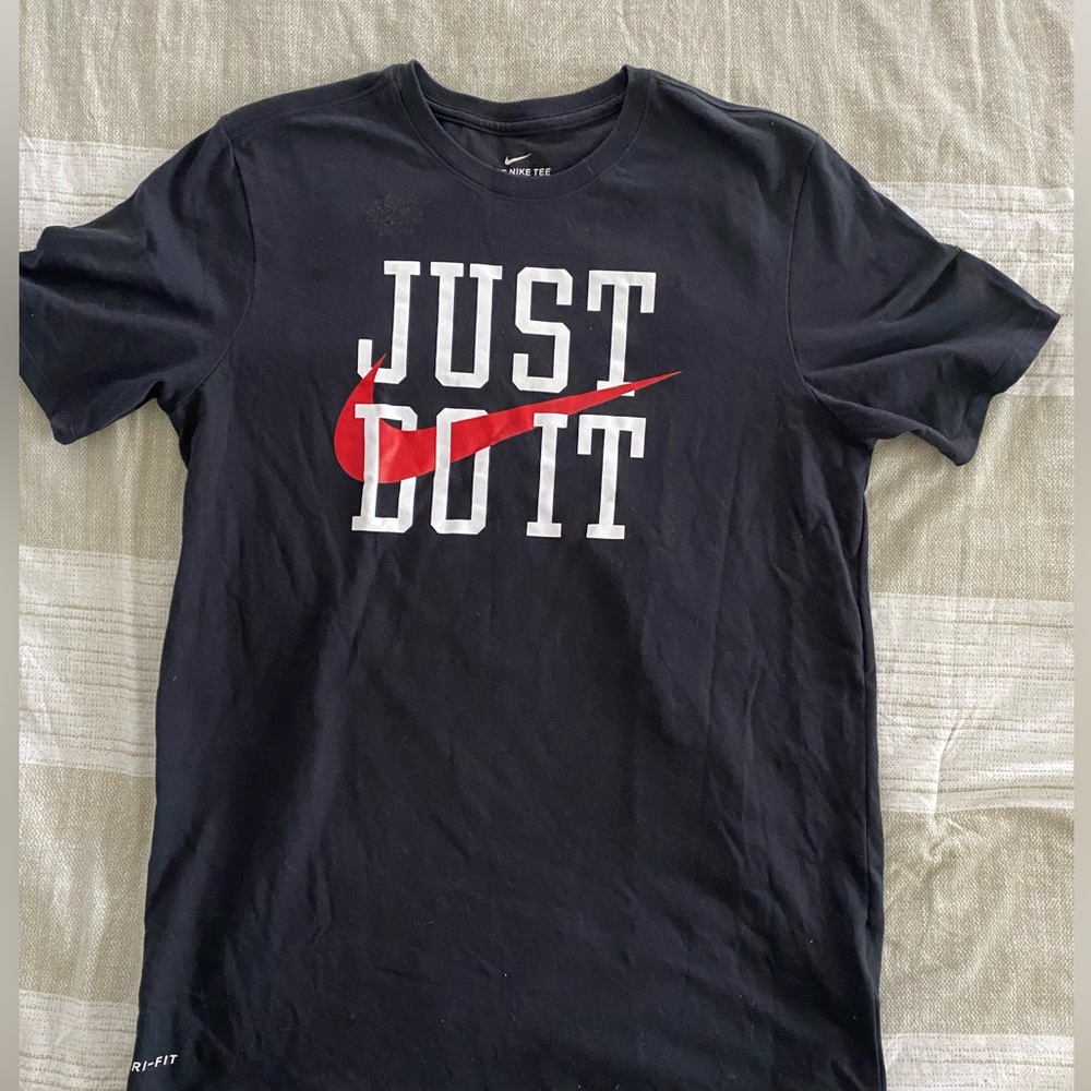 Nike Dri-Fit Just Do It T-shirt. Iconic Swoop
